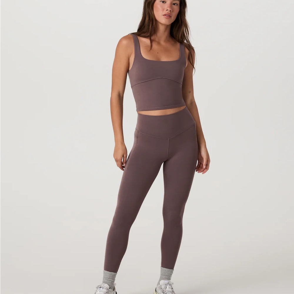 Vuori AllTheForm™ Pocket Leggings in Huckleberry/Purple